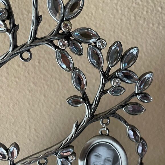 Time Remembered Jeweled Family Photo Tree - Picture 4 of 14